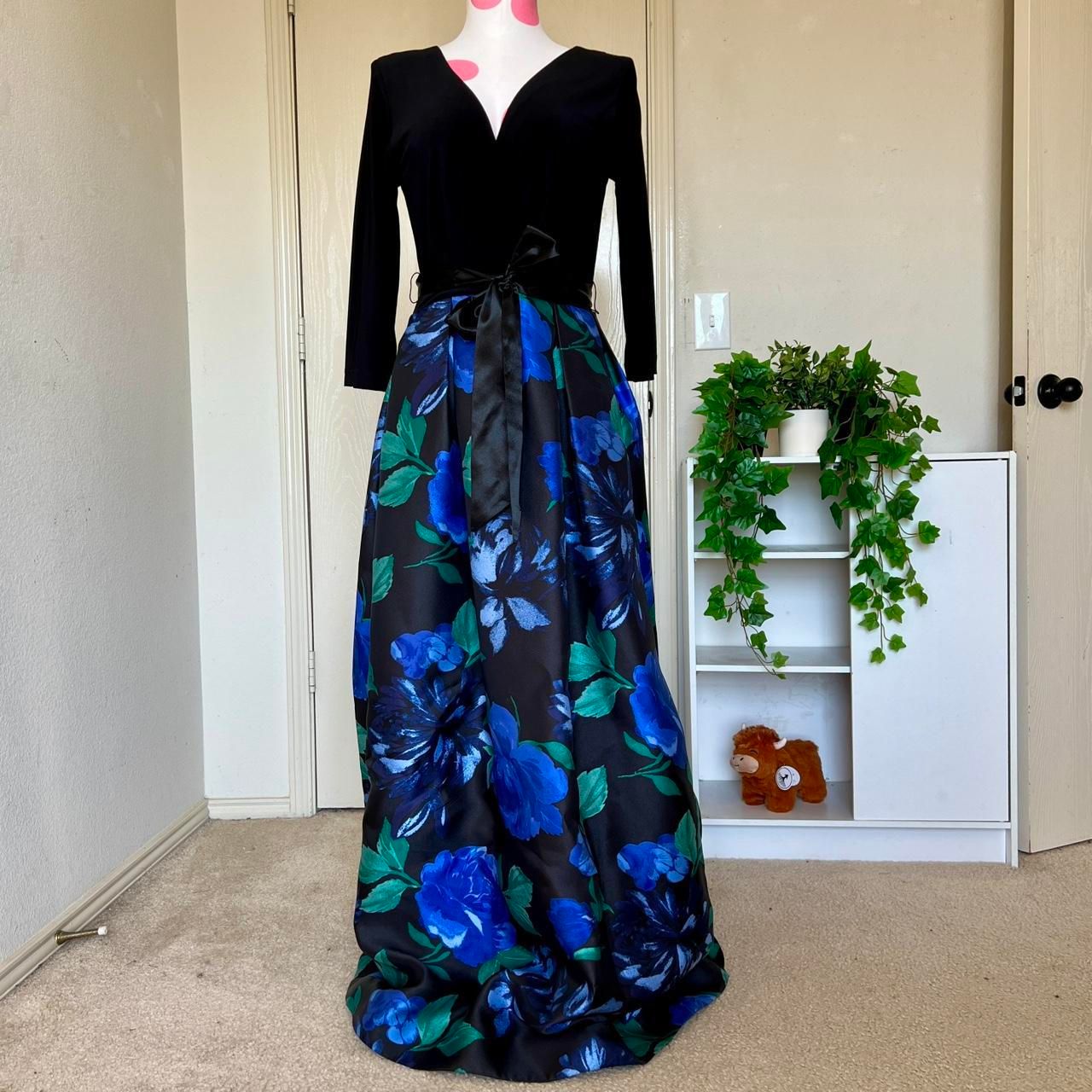 Leslie Fay Blue And Green Floral Long Sleeve Dress With Pockets